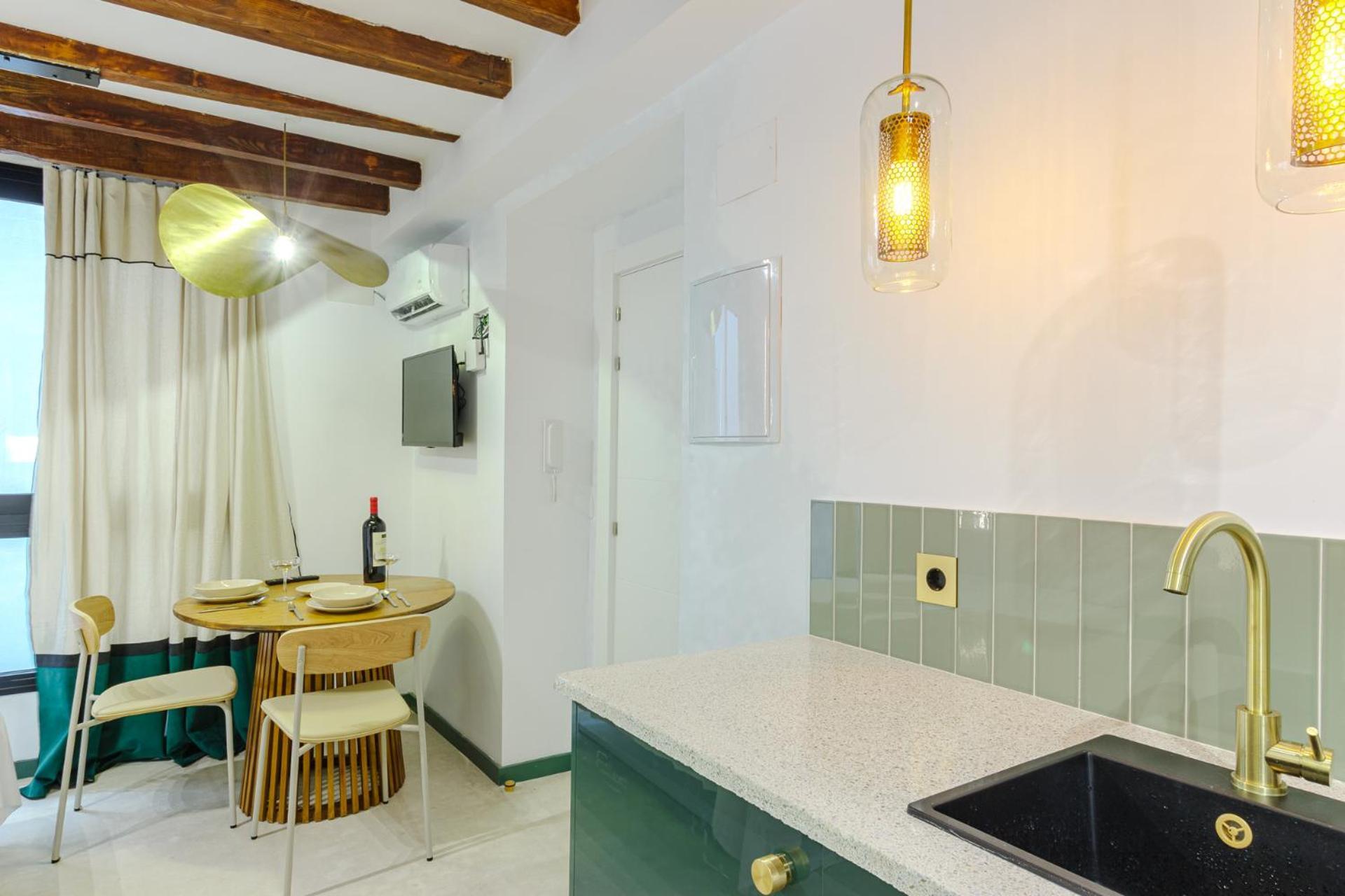 Refined And Practical Studio In Historic Center Of Аликанте Екстериор снимка